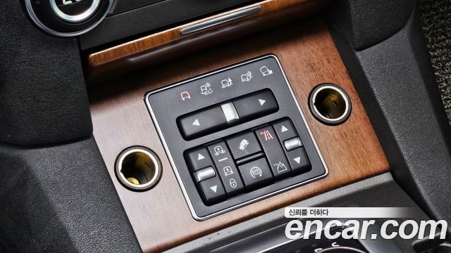 Land Rover Discovery 2016 — photo 19