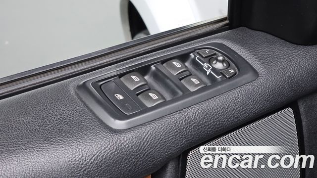 Land Rover Discovery 2016 — photo 20