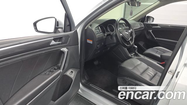 Volkswagen Tiguan 2018 — photo 10
