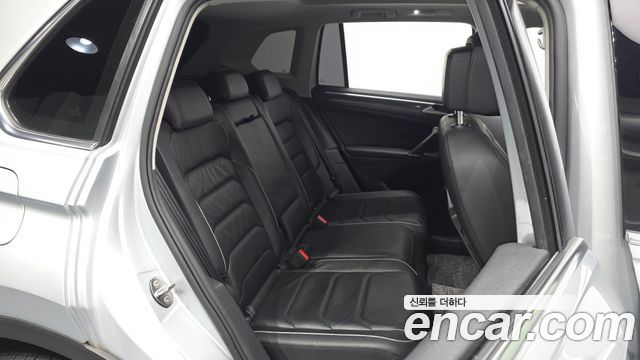 Volkswagen Tiguan 2018 — photo 11