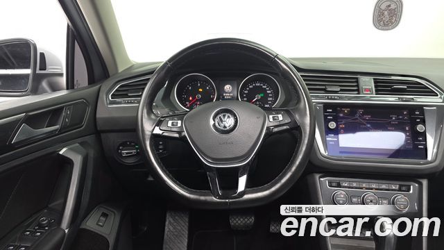 Volkswagen Tiguan 2018 — photo 12