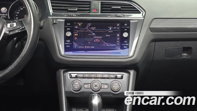 Volkswagen Tiguan 2018 — photo 13