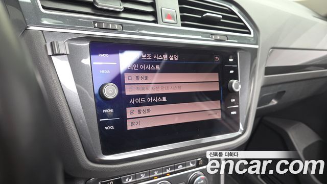 Volkswagen Tiguan 2018 — photo 16