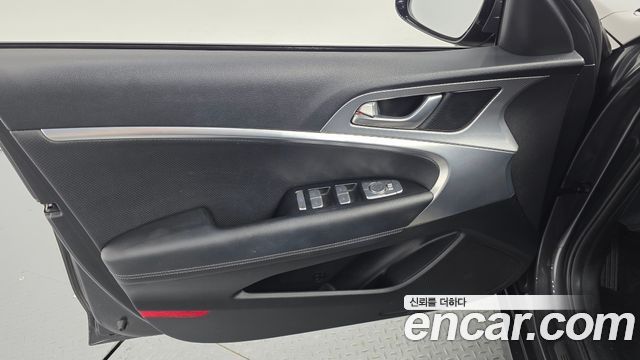 Genesis G70 2021 — photo 14