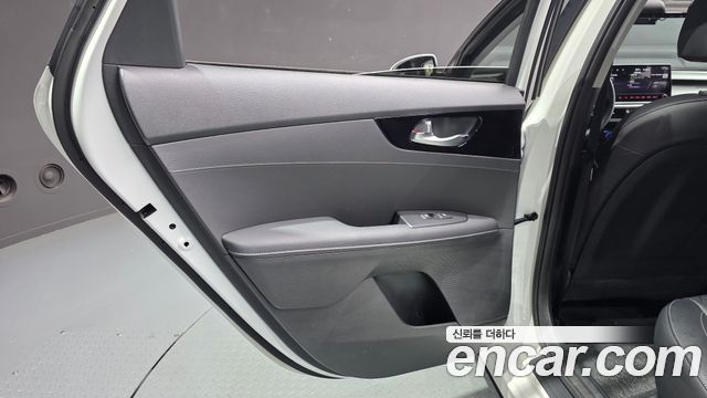 Kia K3 2022 — photo 15
