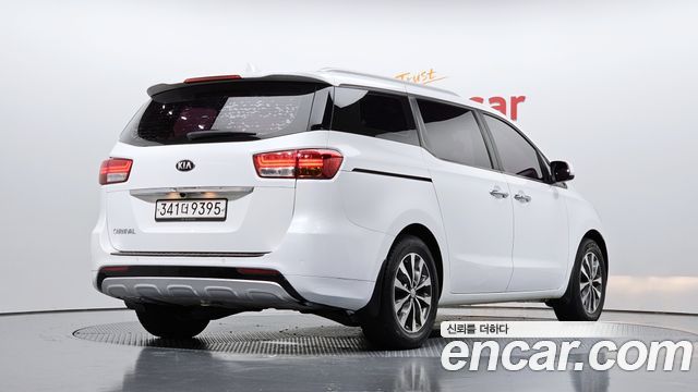 Kia Canival 2018 — photo 2