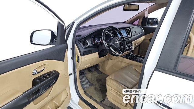 Kia Canival 2018 — photo 13