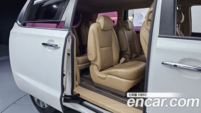 Kia Canival 2018 — photo 17