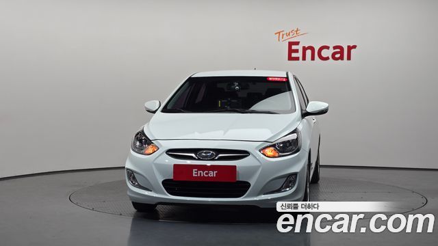 Hyundai Accent 2012 — photo 3