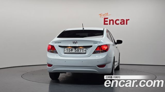 Hyundai Accent 2012 — photo 4