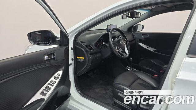 Hyundai Accent 2012 — photo 13