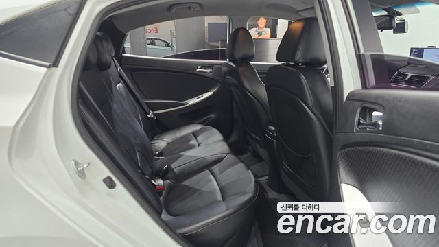 Hyundai Accent 2012 — photo 17