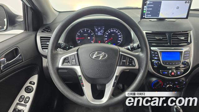Hyundai Accent 2012 — photo 18