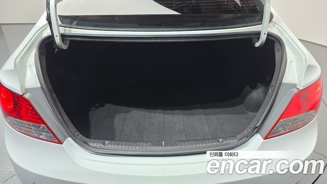 Hyundai Accent 2012 — photo 26