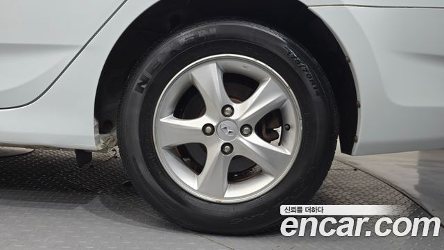 Hyundai Accent 2012 — photo 7