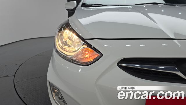 Hyundai Accent 2012 — photo 8