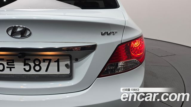 Hyundai Accent 2012 — photo 9