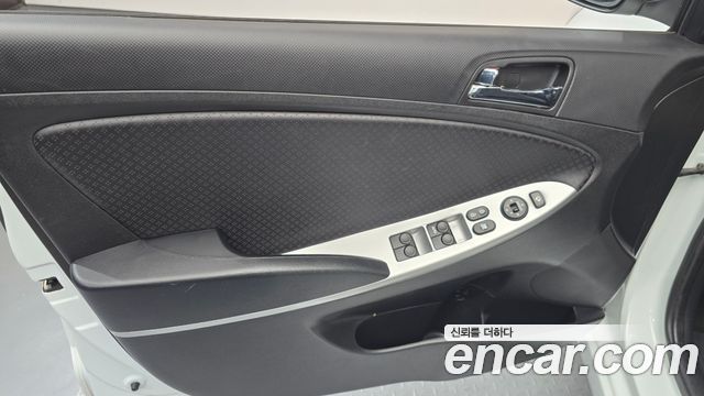 Hyundai Accent 2012 — photo 14