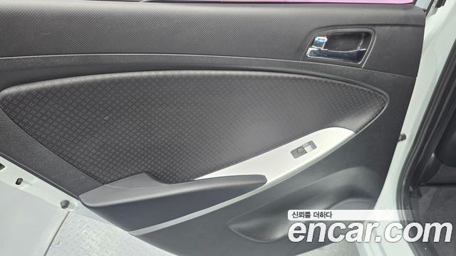 Hyundai Accent 2012 — photo 15