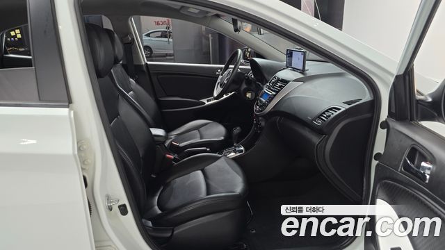 Hyundai Accent 2012 — photo 16