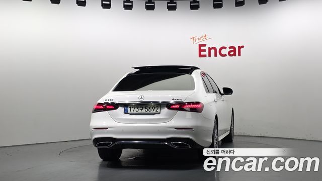 Mercedes-Benz E-Class 2021 — photo 4