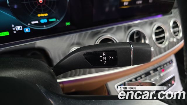 Mercedes-Benz E-Class 2021 — photo 12