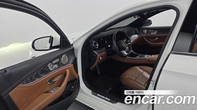 Mercedes-Benz E-Class 2021 — photo 13