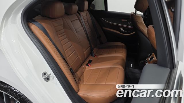 Mercedes-Benz E-Class 2021 — photo 18