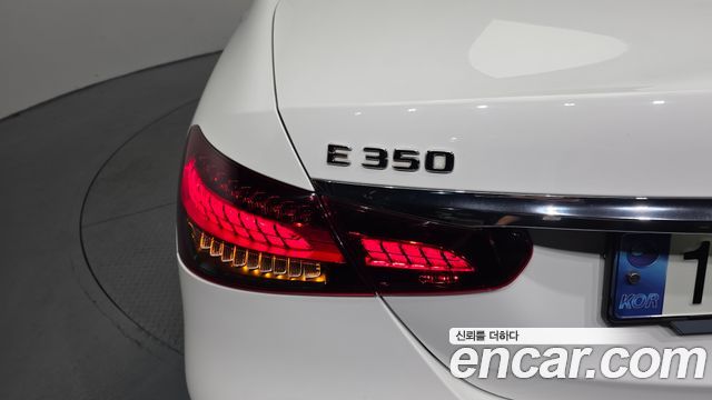 Mercedes-Benz E-Class 2021 — photo 9