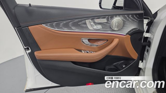 Mercedes-Benz E-Class 2021 — photo 14