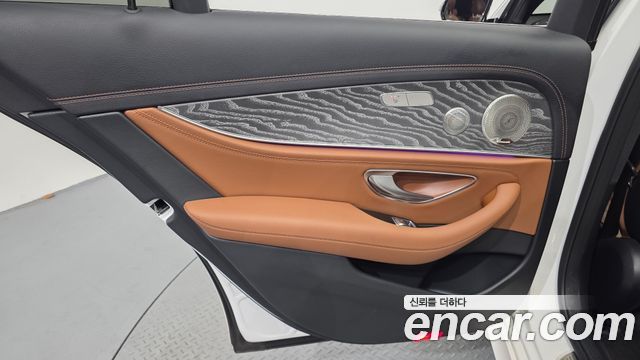 Mercedes-Benz E-Class 2021 — photo 15