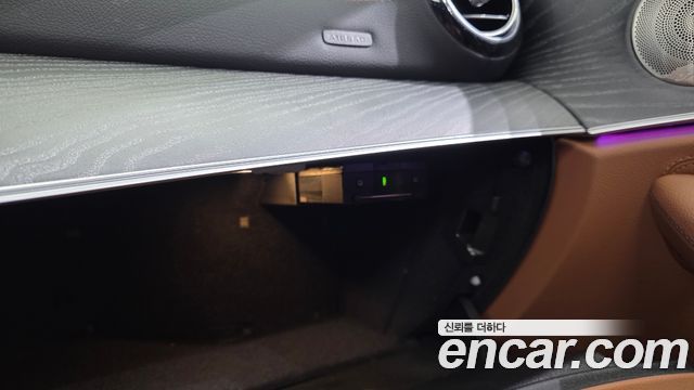 Mercedes-Benz E-Class 2021 — photo 29