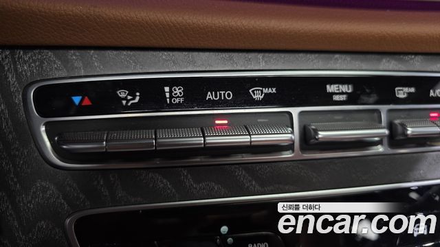 Mercedes-Benz E-Class 2021 — photo 33