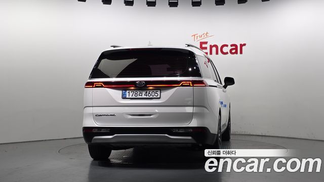 Kia Canival 2021 — photo 4