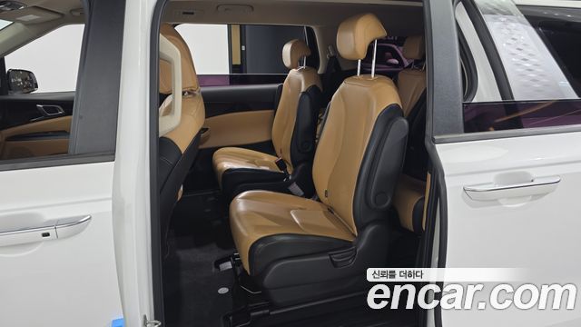 Kia Canival 2021 — photo 17