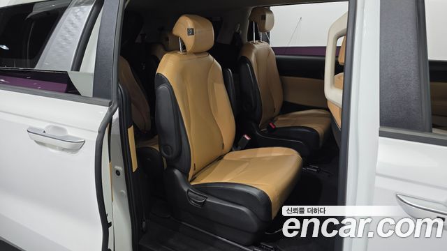 Kia Canival 2021 — photo 18