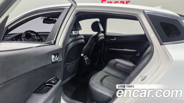 Kia K5 2017 — photo 11
