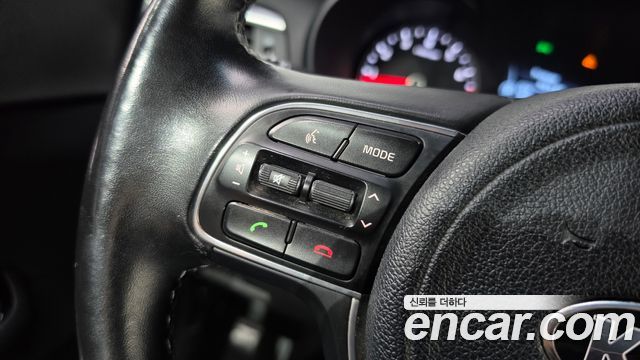 Kia K5 2017 — photo 17