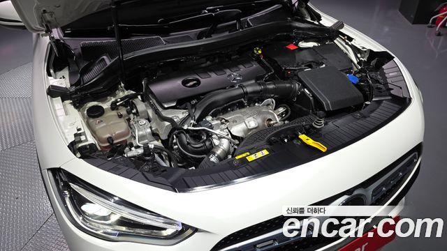 Mercedes-Benz GLA-Class 2023 — photo 6