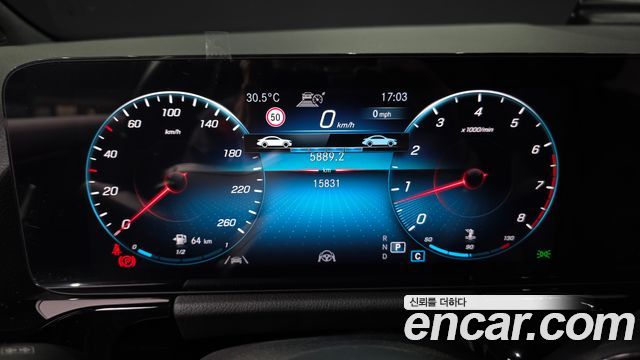Mercedes-Benz GLA-Class 2023 — photo 8