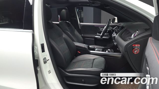 Mercedes-Benz GLA-Class 2023 — photo 11