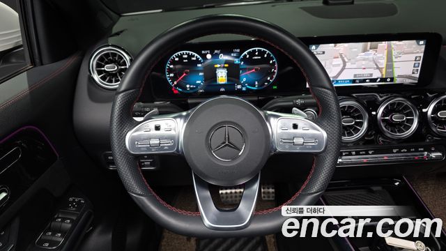 Mercedes-Benz GLA-Class 2023 — photo 13