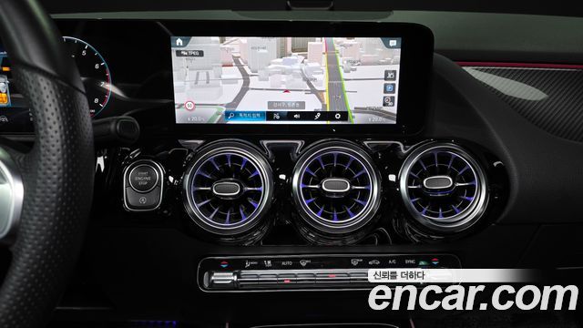 Mercedes-Benz GLA-Class 2023 — photo 14