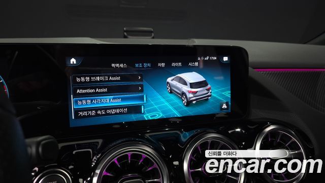 Mercedes-Benz GLA-Class 2023 — photo 16