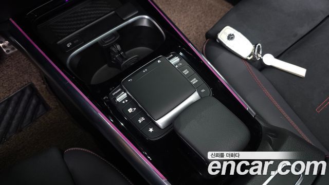 Mercedes-Benz GLA-Class 2023 — photo 19