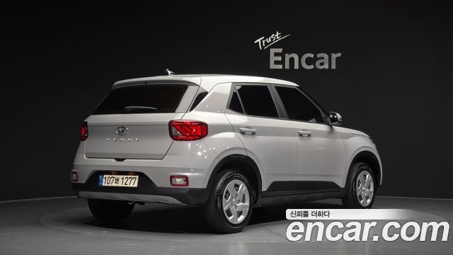 Hyundai Venue 2022 — photo 2
