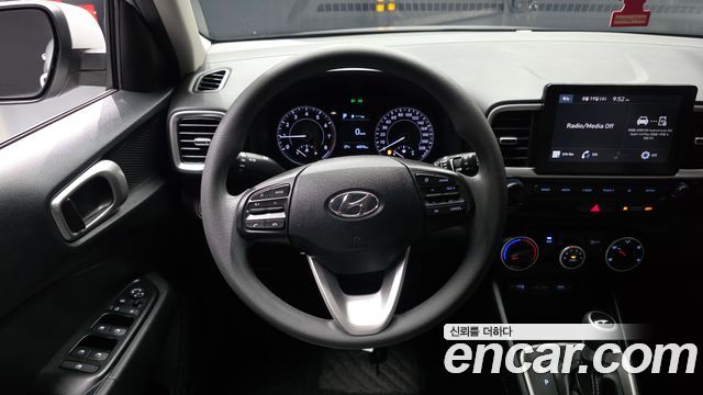 Hyundai Venue 2022 — photo 19