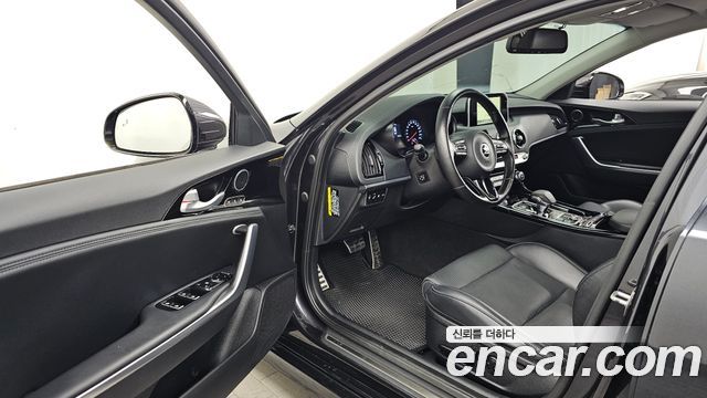 Kia Stinger 2018 — photo 10