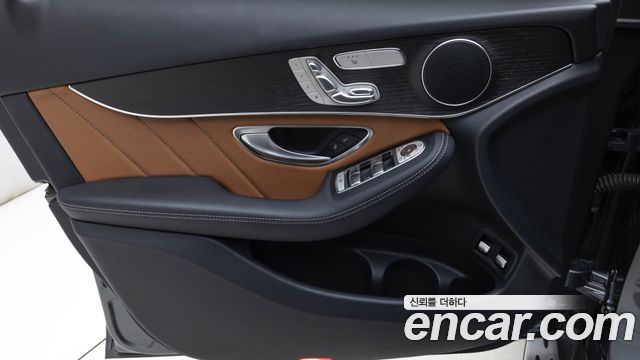 Mercedes-Benz GLC-Class 2021 — photo 16
