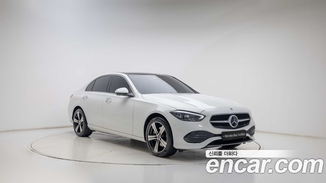 Mercedes-Benz C-Class 2026 — photo 2